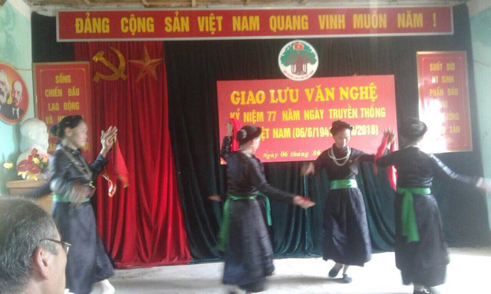 Hội người cao tuổi xã Việt Vinh tổ chức giao lưu văn nghệ cụm nhân ngày truyền thống Người cao tuổi Việt Nam.