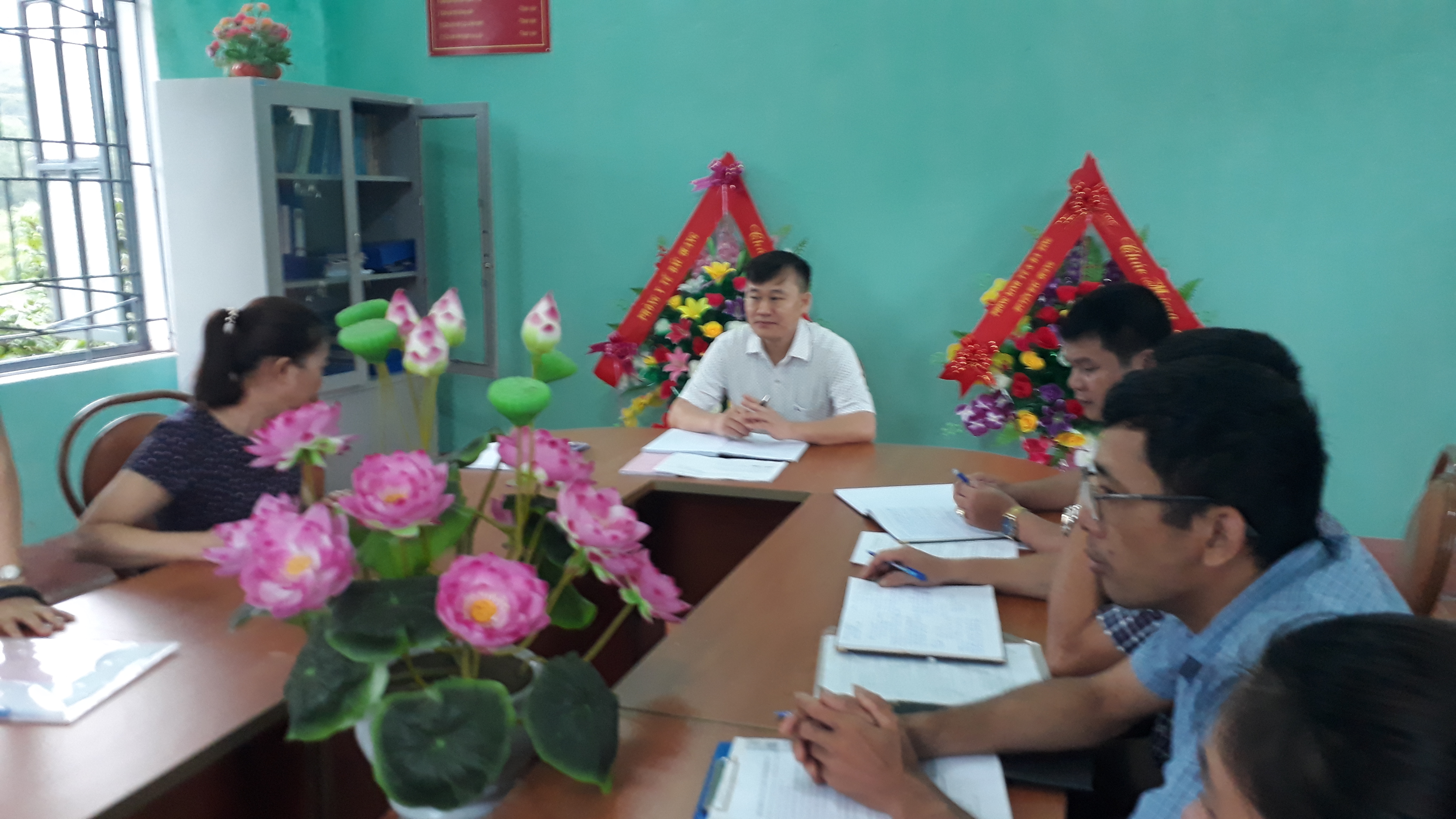 Trung tâm y tế huyện Bắc Quang làm việc với Trạm y tế xã Việt Vinh.