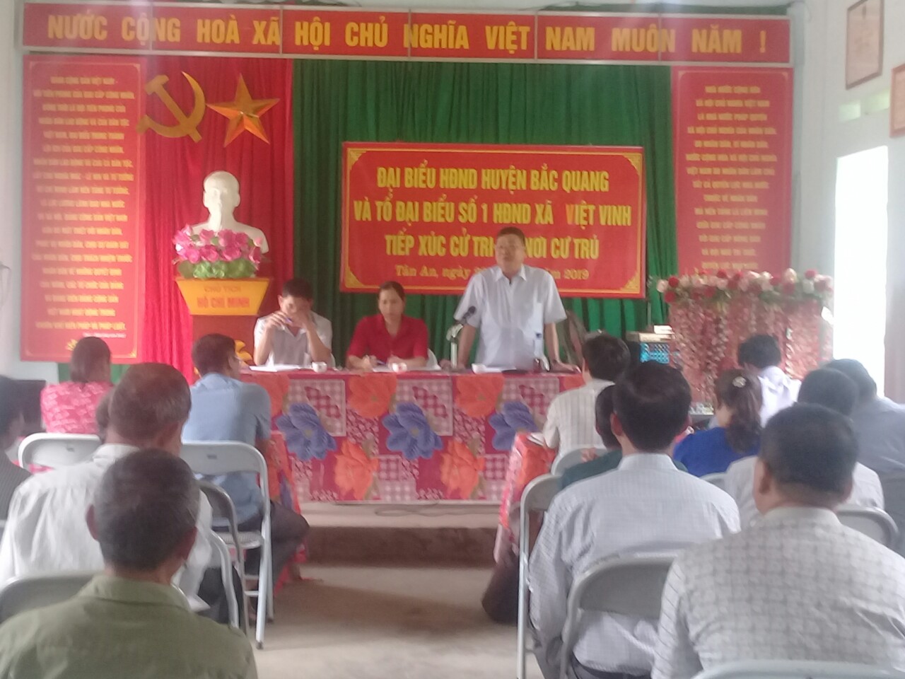 Tổ HĐND huyện Bắc Quang tiếp xúc cử tri tại thôn Tân An xã Việt Vinh.