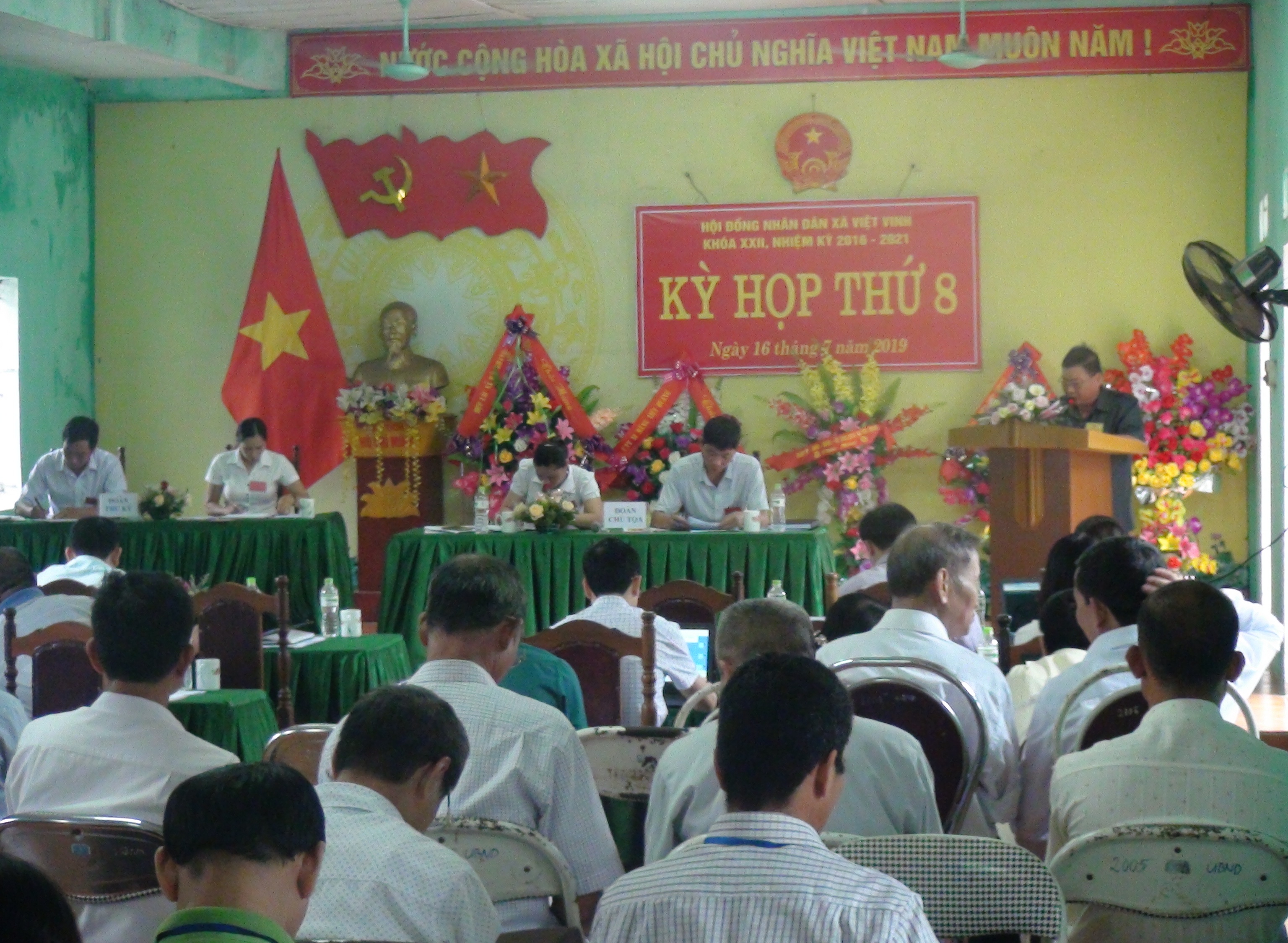 Hội đồng nhân dân xã Việt Vinh tổ chức kỳ họp thứ tám, khóa 22, nhiệm kỳ 2016 – 2021