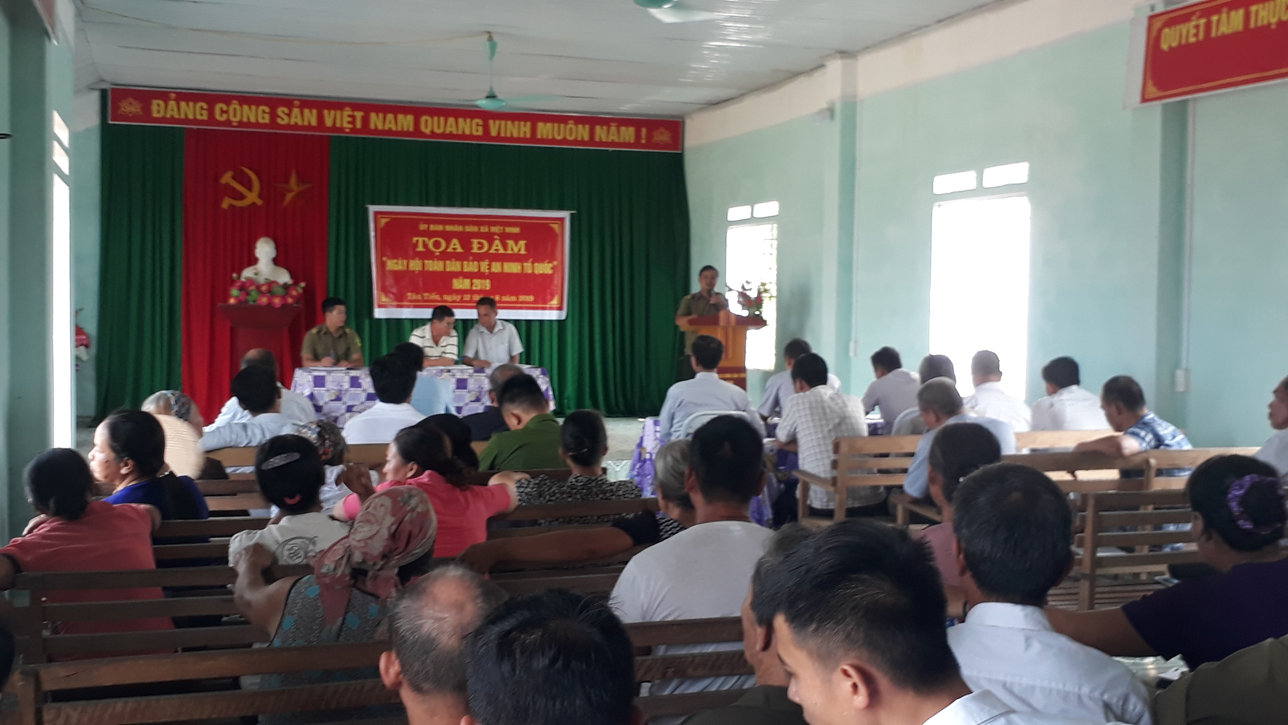 Công an xã Việt Vinh tổ chức tọa đàm “Ngày hội toàn dân bảo vệ ANTQ”