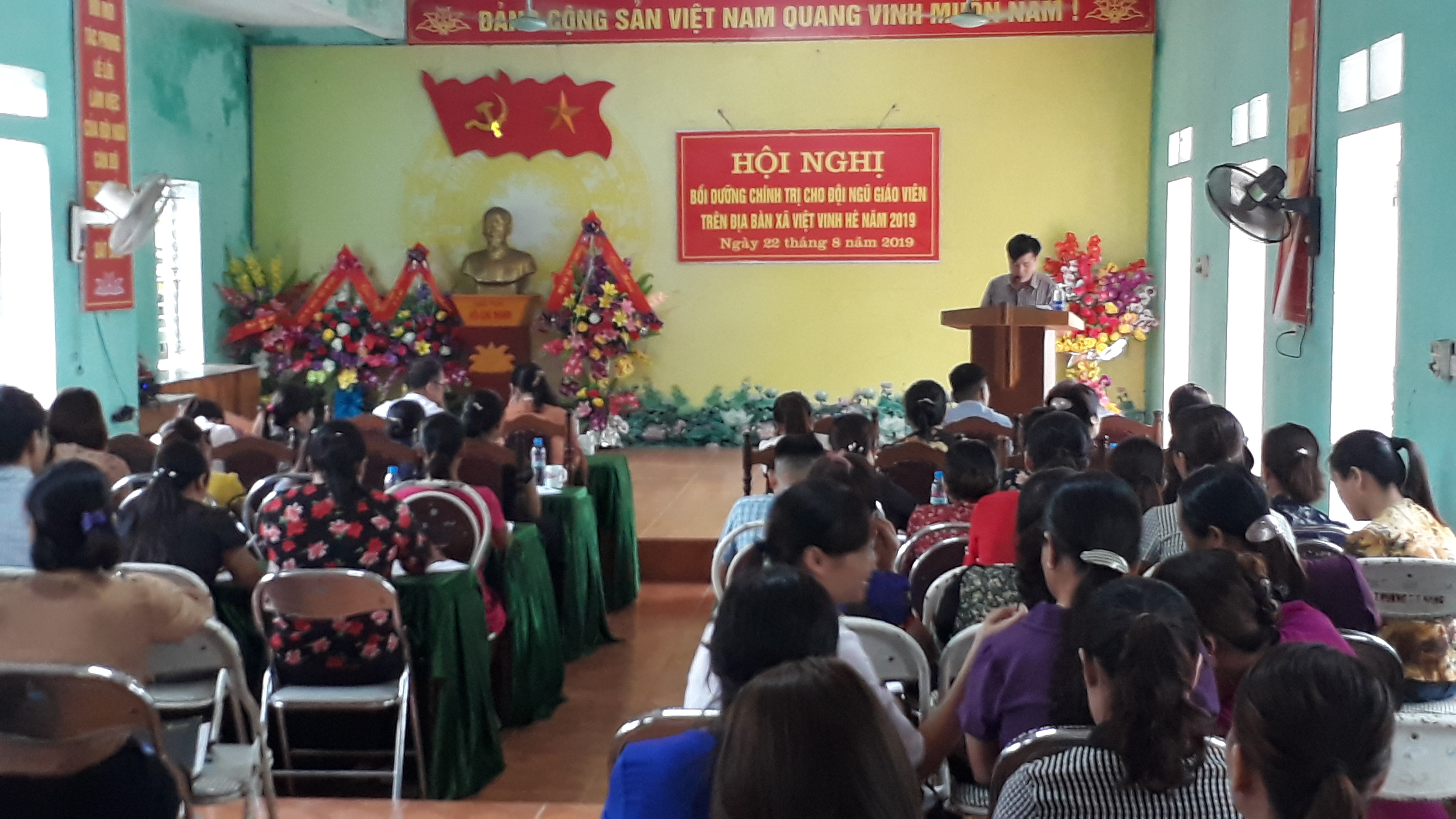 Đảng ủy xã Việt Vinh tổ chức hội nghị bồi dưỡng chính trị cho đội ngũ giáo viên trên địa bàn xã hè năm 2019.