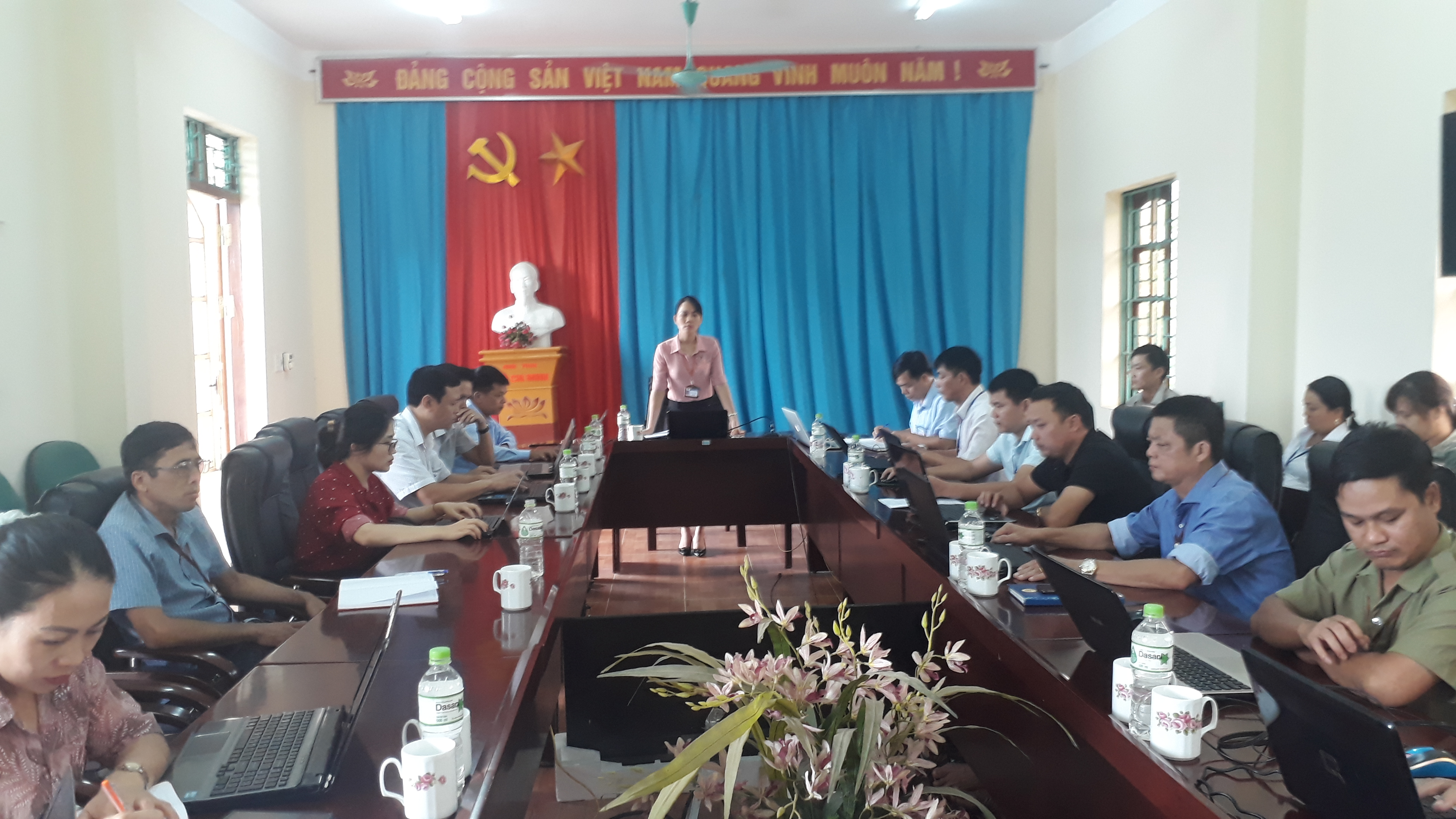 UBND xã Việt Vinh tổ chức họp thành viên UBND tháng 9 năm 2019.