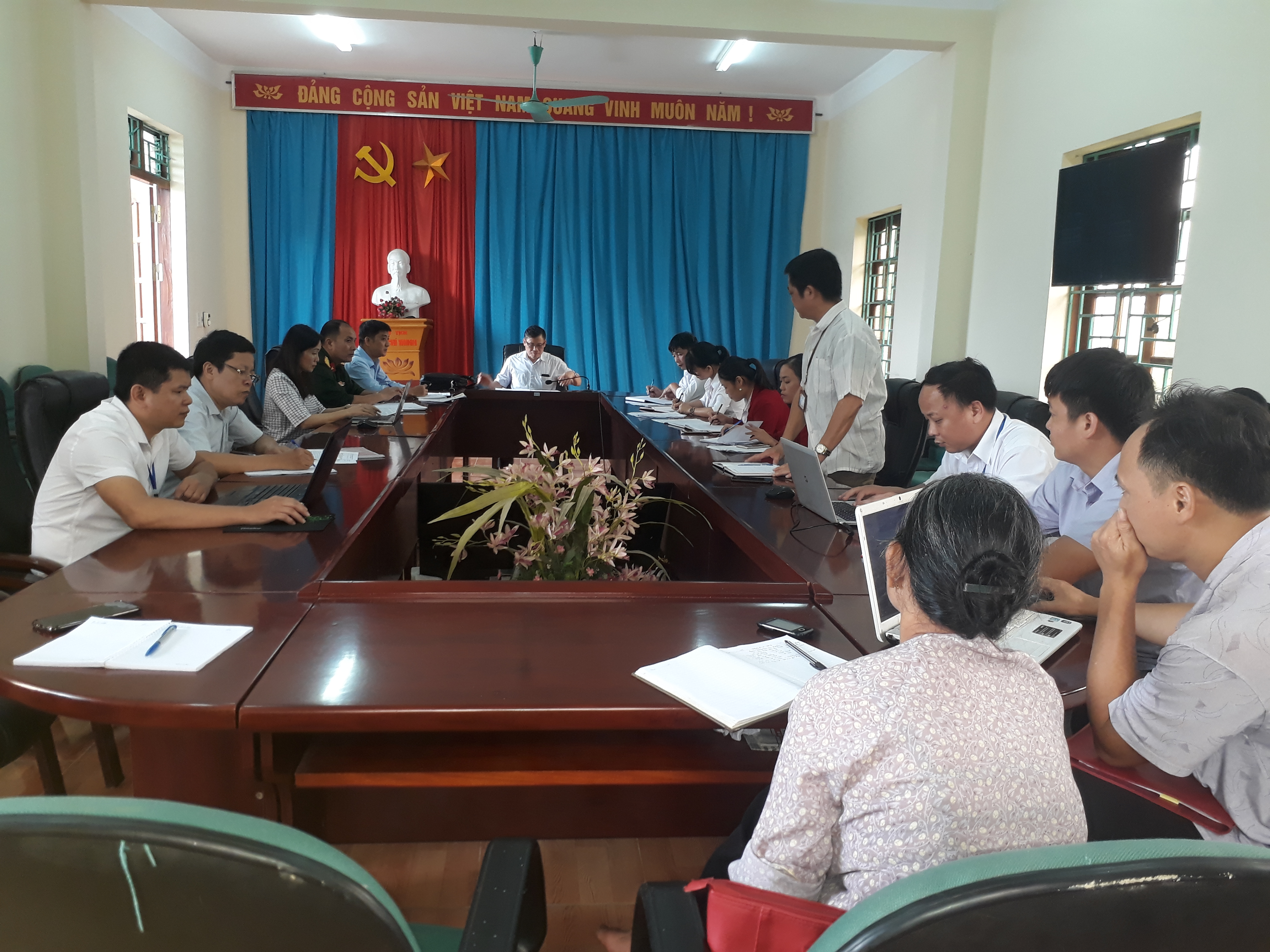 Đoàn kiểm tra ủy ban nhân dân huyện Bắc Quang kiểm tra tại xã Việt Vinh.