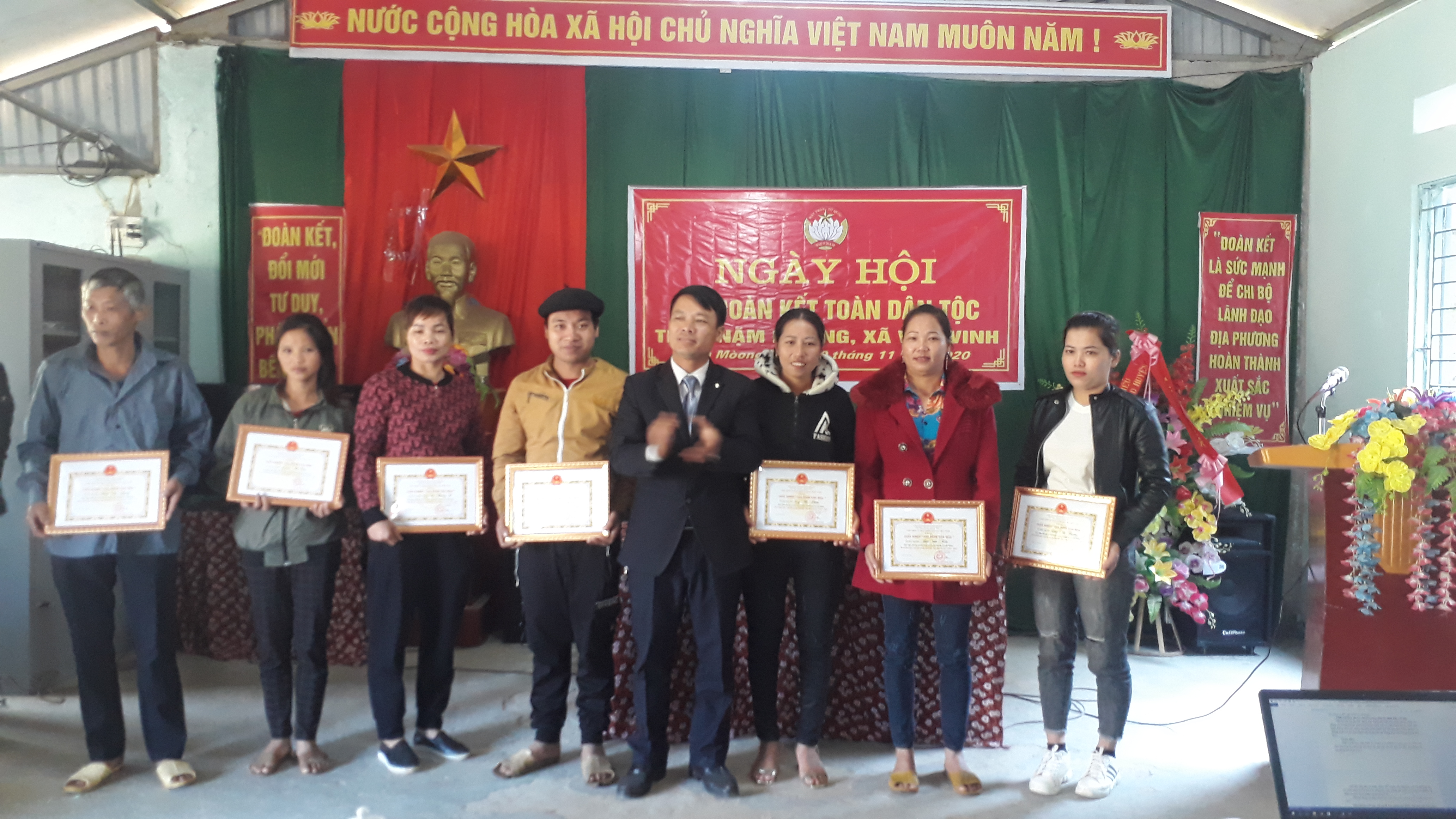 Ngày hội Đại đoàn kết toàn dân tộc tại thôn Nậm Moòng, xã Việt Vinh.