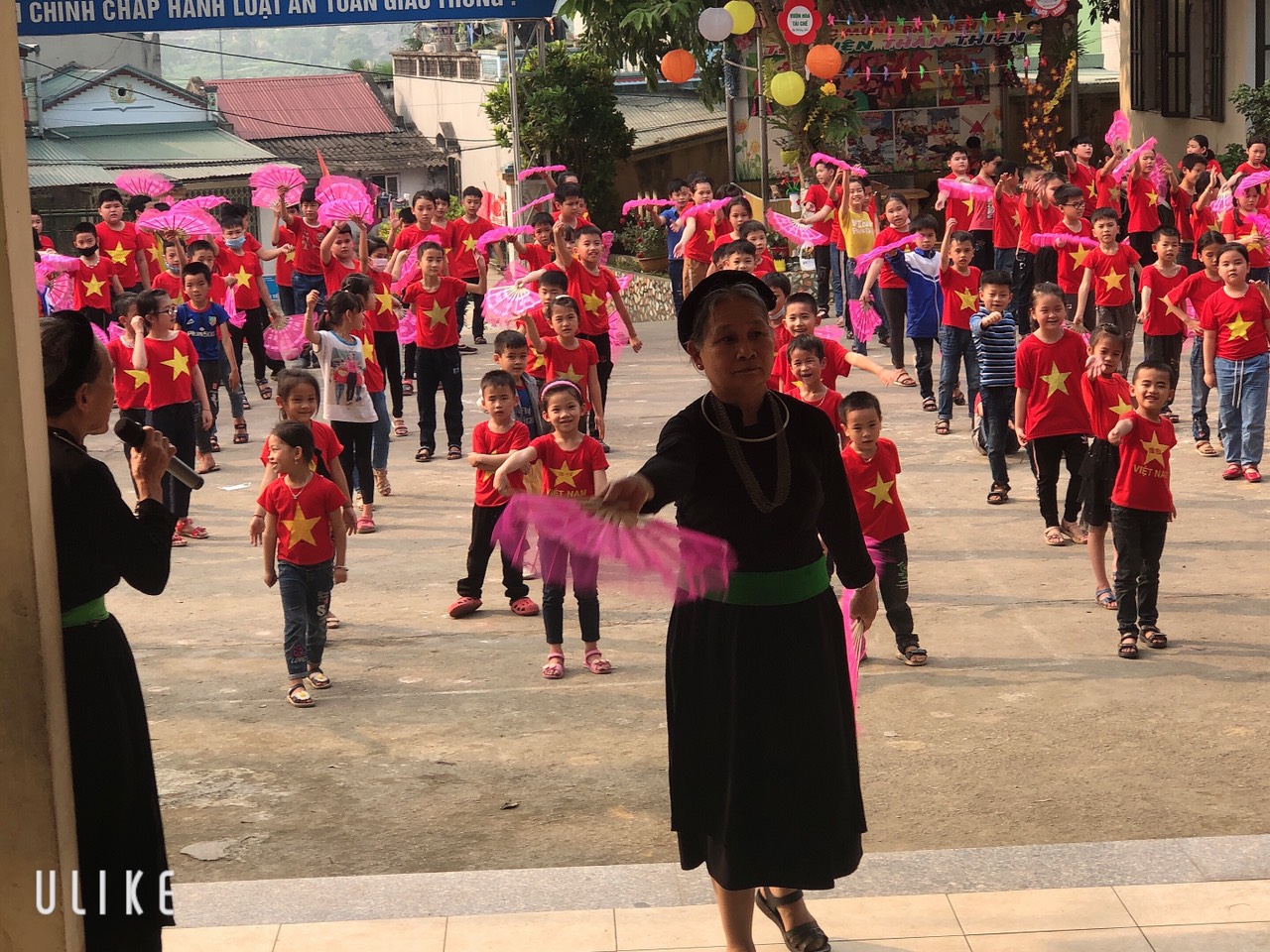 Trường Tiểu học Việt Vinh đưa văn hóa truyền thống vào giảng dạy.